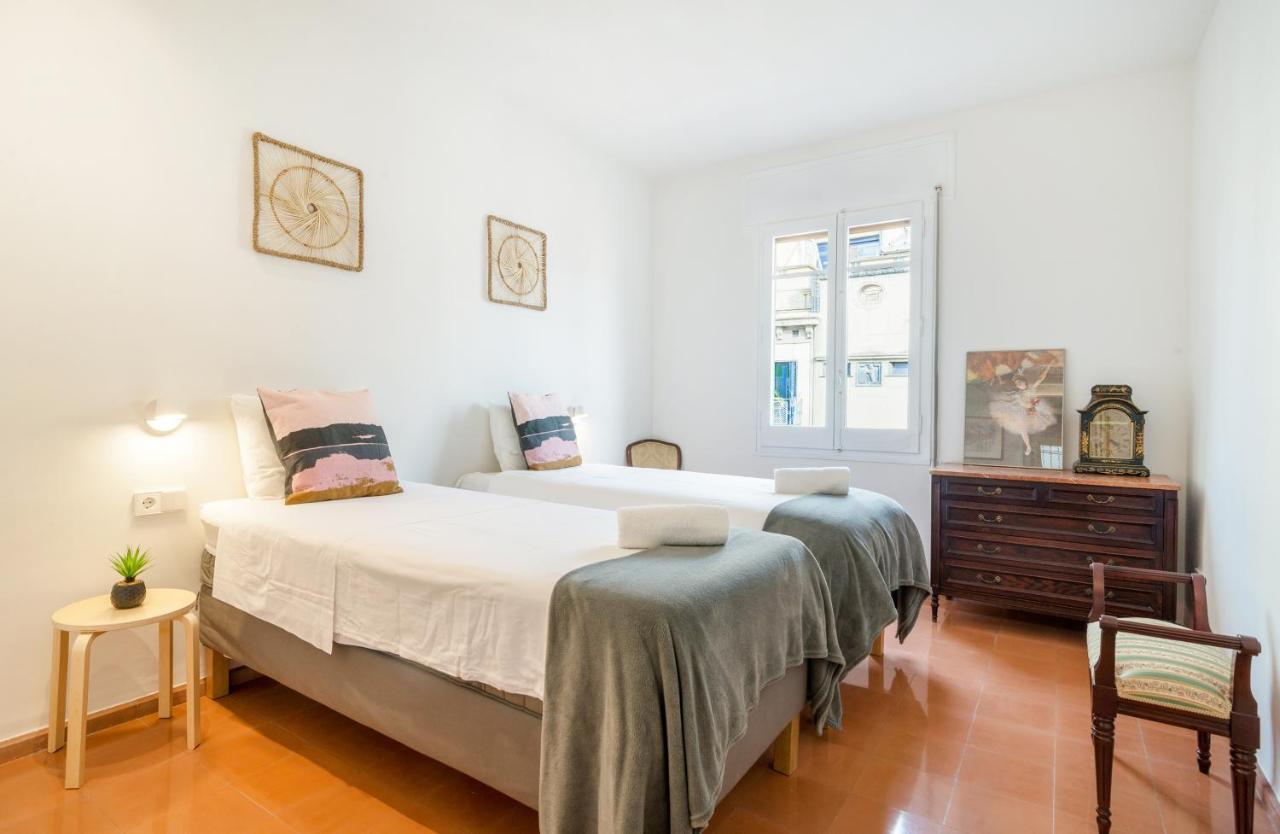 New Top Floor Apt With A Lot Of Light & Aircon خيرونا المظهر الخارجي الصورة