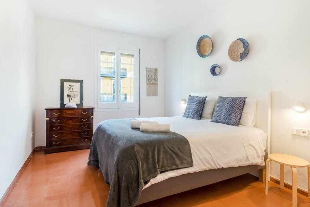 New Top Floor Apt With A Lot Of Light & Aircon خيرونا المظهر الخارجي الصورة