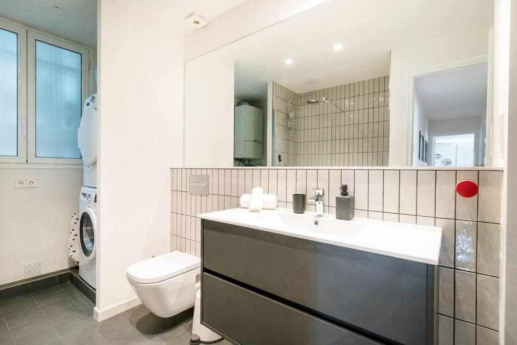 New Top Floor Apt With A Lot Of Light & Aircon خيرونا المظهر الخارجي الصورة