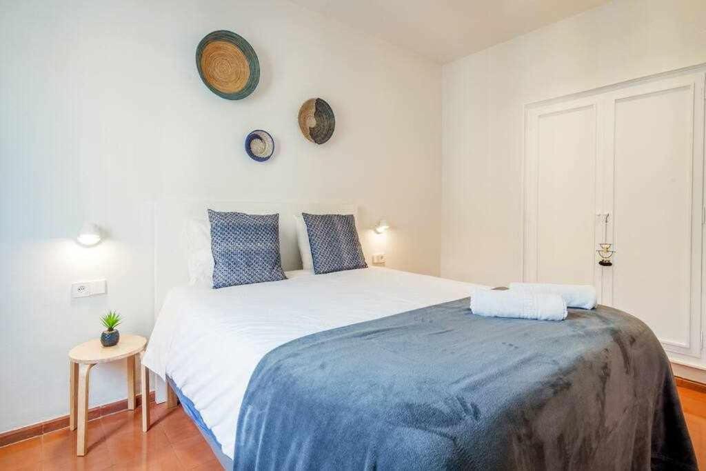 New Top Floor Apt With A Lot Of Light & Aircon خيرونا المظهر الخارجي الصورة